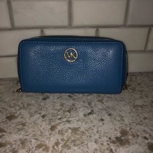 Michael Kors wallet MAKE AN OFFER